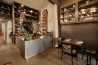 CRU Hotel