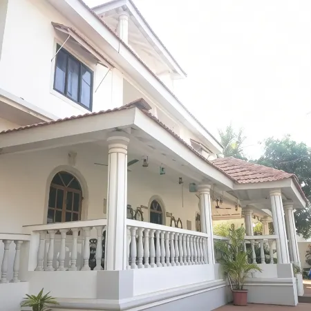Villa Baywalk Goa - 200 Meters from Morjim Beach