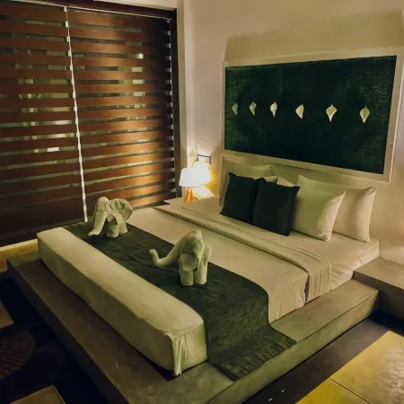 8 Plus Motels