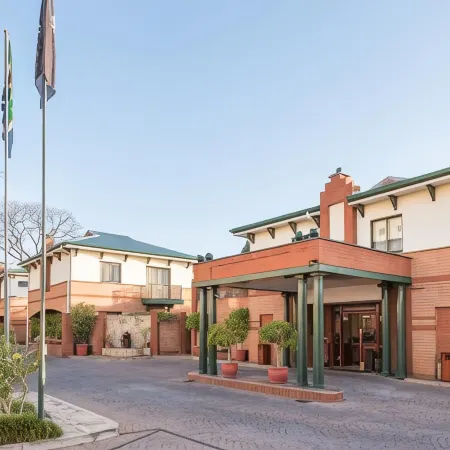 Courtyard Hotel Rosebank Отели рядом с достопримечательностью «Роузбенк»