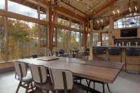 Luxury 4 BR House-sleeps 11+ with 3 king beds