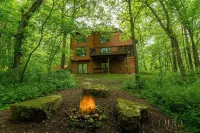 House 4bd-3bth-fire pit-screen porch-outdoor pool - close to everything