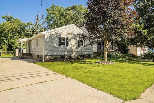Beautifully restored full home, 5 min to NJ Shore!