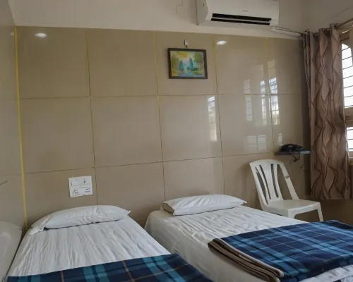 Mourya Deluxe A/C Lodge Hotels in Chitradurga