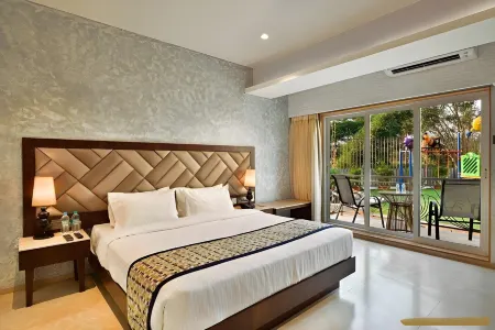 Meritas Countryside Resort Lonavala Отели рядом с достопримечательностью «Карла Кейвс»