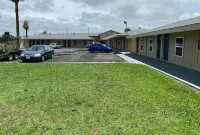 Texas Inn Seguin - Parking