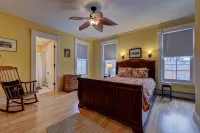 Spacious Victorian in N. Adams-walk to Mass MoCA Hotels in North Adams