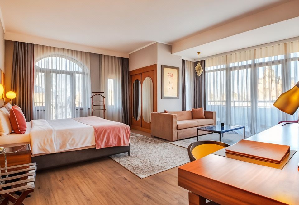 3. 티플리스 팰리스..