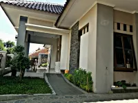 Wisma Andali Syariah Majalengka Mitra RedDoorz Hotels in Kadipaten