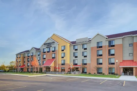TownePlace Suites Detroit Canton Отели рядом с достопримечательностью «Публичная библиотека Кантон»