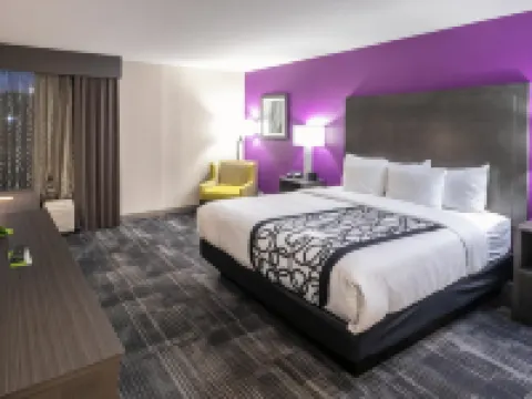 La Quinta Inn & Suites by Wyndham Columbus MS コロンバスのホテル