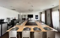 Campanile Villejust - ZA Courtaboeuf