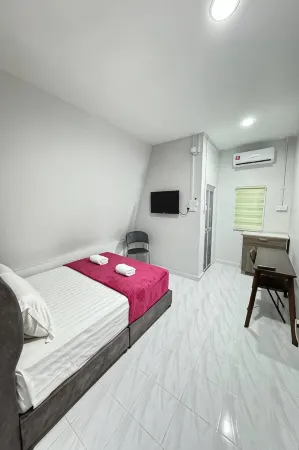 DARUL SALAM DUSUN RESORT & WATERPARK Отели рядом с достопримечательностью «Pantai Muara Sungai Kerteh»