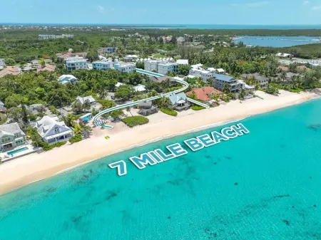 7 Mile Beach Penthouse with Pool View and Rooftop