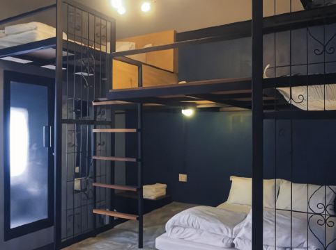 Silom Space Hostel