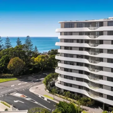 Breeze Mooloolaba Hotels near SEA LIFE Sunshine Coast Aquarium