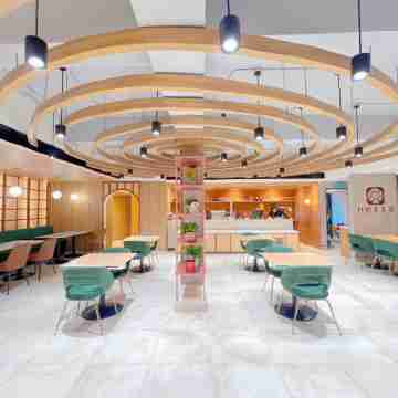 Downtown District Hotel Dining/Meeting Rooms