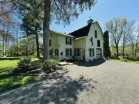 18 Vine Inn & Carriage House