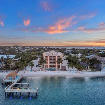 Hutchinson Island Hotel