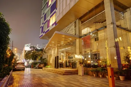 Mosaic Hotel, Noida Отели рядом с достопримечательностью «CCD nt vee FC mm be fr j.mj»