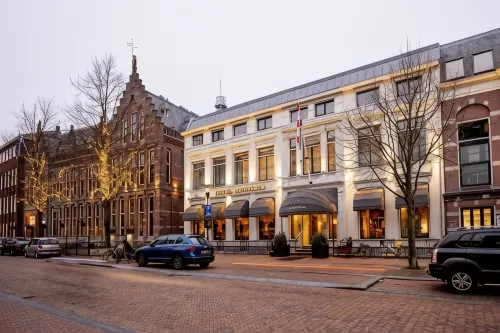 Post-Plaza Hotel & Grand Café