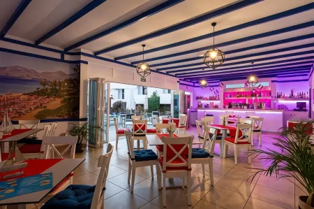 Apartamentos Panorama Adults Only Отели в г. Кониль