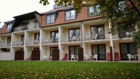 Landhotel Vierjahreszeiten Отели в г. Зульцфельд