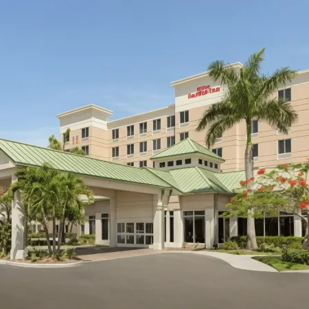 Hilton Garden Inn Fort Myers Airport/FGCU Отели рядом с достопримечательностью «Галф Кост Таун Сентер»