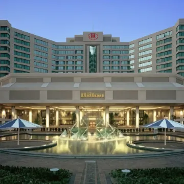 Hilton East Brunswick Hotel & Executive Meeting Center