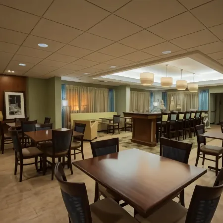 Hampton Inn Mt. Airy Отели рядом с достопримечательностью «Парк Риверсайд»