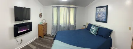 Charming 3-bedroom cottage in adorable Caseville with Beach Access, AC, and WiFi