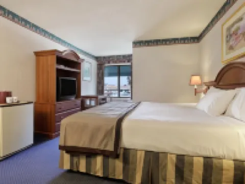 Travelodge by Wyndham Sunset-Huntington Beach Ocean Front Hotels in Sunset Beach