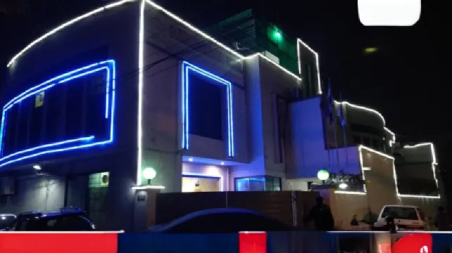 Rose Palace Hotel, Garden Town Отели рядом с достопримечательностью «Университет Эдьюкейшен»