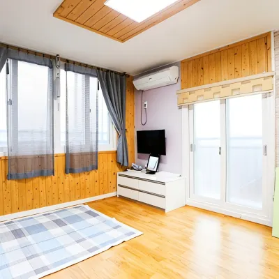 Seogwipo Jungmun Oreum Scenery Hotel dekat Museum Bonte