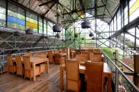 Desa Alamanis Resort Vila - breakfast