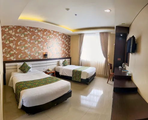 Grand Madani Hotel - parkir