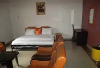Clen-Phil Hotels - Deluxe Standard Close to Many Attractions