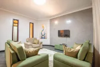 Lyons park Three Bedroom Apartment Hotels in Kyadondo