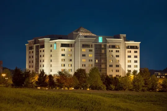 エンバシー スイーツ by ヒルトン フランクリン クール スプリングス