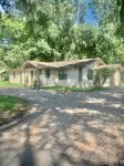 Cozy house centrally located. 3mls to beach,7mls to speedway. Pet friendly - WiFi
