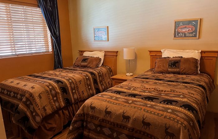 Lake living: newly renovated 2-bed/2 bath condo on Little St. Germain Lk w/ WiFi