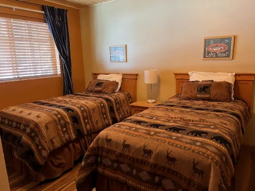 Lake living: newly renovated 2-bed/2 bath condo on Little St. Germain Lk w/ WiFi