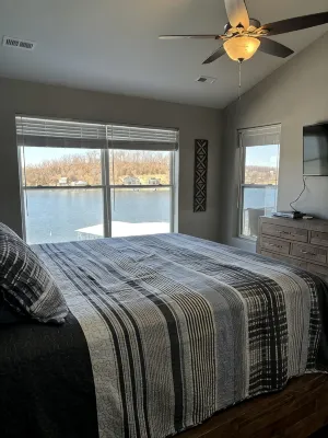 Lake Condo Retreat! Remodeled lake front condominium with great views - WiFi