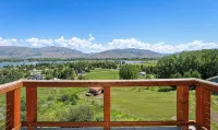 PINEVIEW LAKE LODGE- 6 bed 4.5 bath minutes from Snowbasin Ski Resort. - 4성급