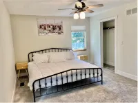 4 bedroom cottage with 2 indoor fireplaces