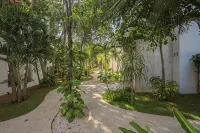 GRAND VILLAS ~ Private Chef, 2 Pools & Concierge