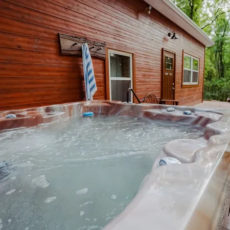 Hike by Day, Hot Tub by Night – Cozy Pet-Friendly Hocking Hills Cabin