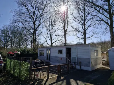 Cozy, mobile home Banjer at camping de Tien Heugten in Schoonloo Hotels in 