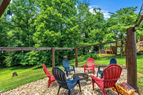 4 mins to LU • Cozy Home • Game Room • Fire Pit - 4-Star