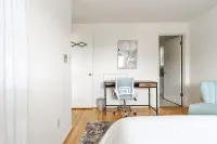 Charming 1 Bedroom Apartment Near University of Washington Hotels in University District